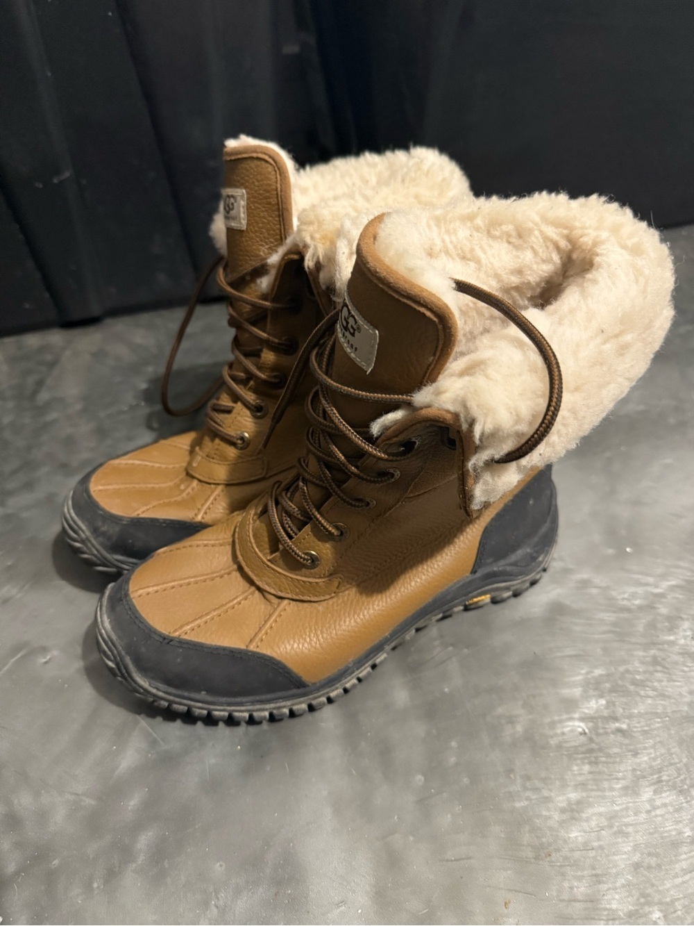 UGG Adirondak - Tan Leather Lace-Up Winter Boot with Shearling Collar - Picture 4 of 4